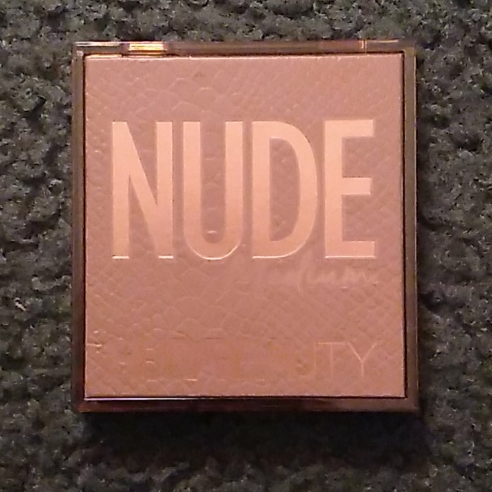 Huda beauty nude medium